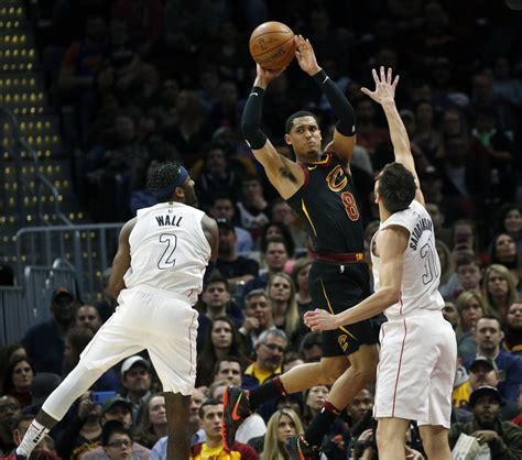 Cleveland Cavaliers at Washington Wizards .